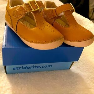 STRIDE RITE BEGINNER WALKING SHOES.